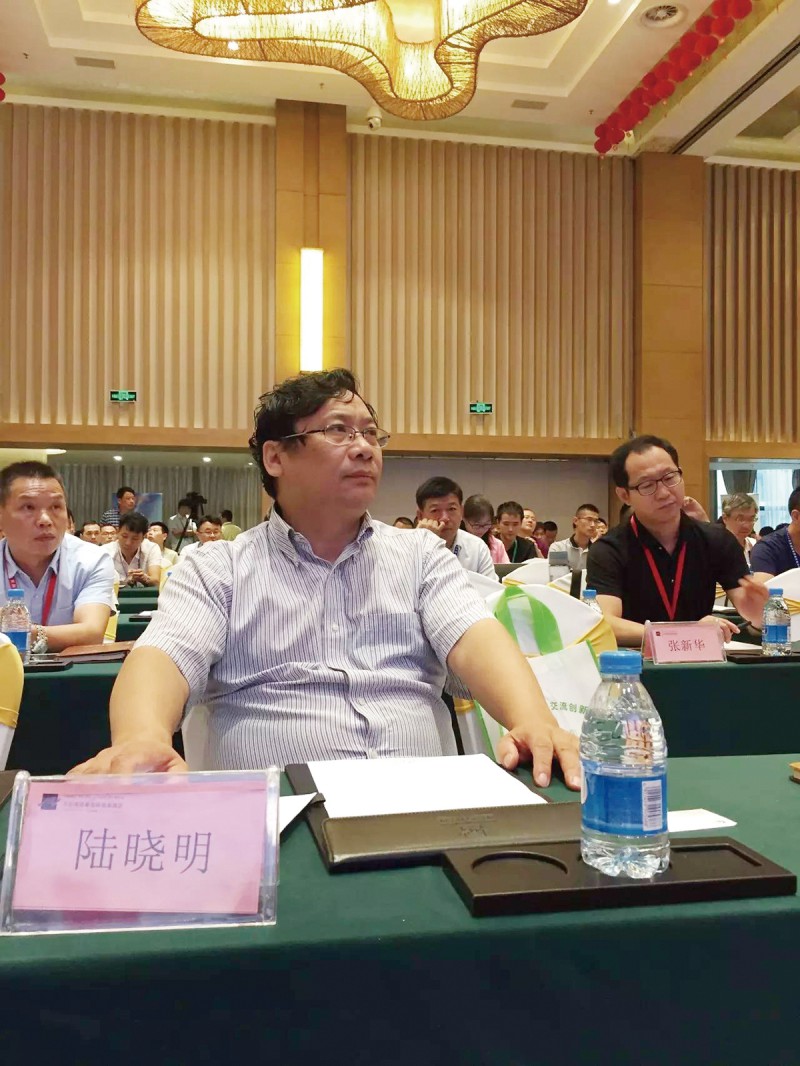 原溧陽(yáng)市總商會(huì)會(huì)長(zhǎng)、溧陽(yáng)市人大常委會(huì)副主任陸曉明