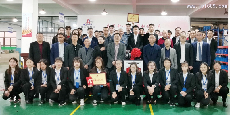 奧德集團領(lǐng)導(dǎo)、嘉賓與奧蘭克團隊合影留念