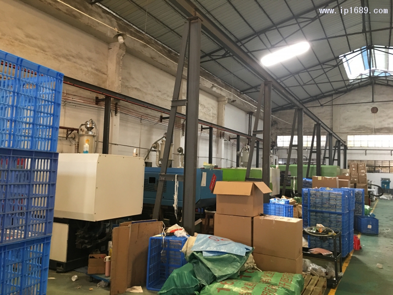 鑫萍塑料五金制品廠車(chē)間 