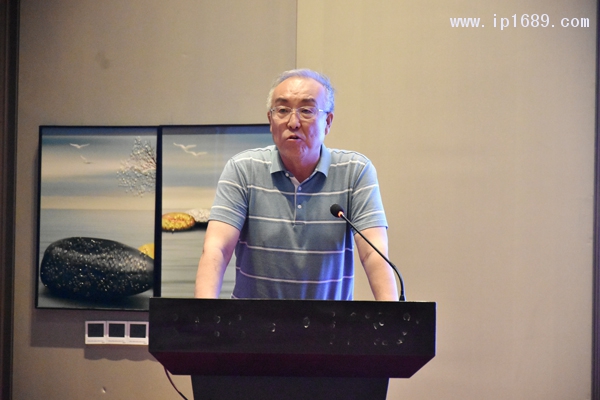 山西省住房和城鄉(xiāng)建設(shè)廳原副廳長、省塑料行業(yè)協(xié)會名譽(yù)顧問頊連斌講話